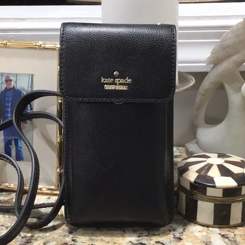 Kate Spade crossbody purse New York Pebble leather phone or wallet holder